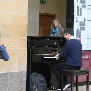 伊在人线香蕉观看视频
